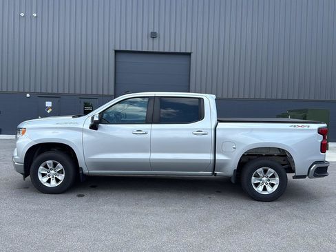 Used 2022 Chevrolet Silverado 1500 LT AWD/4WD image 6