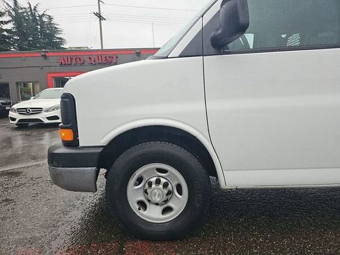 Used 2014 Chevrolet Express 2500 image 24