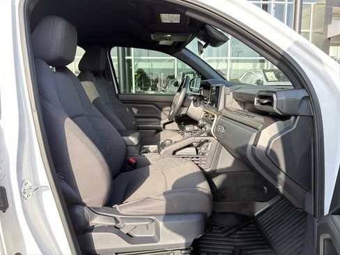 Used 2025 Toyota Tacoma SR5 AWD/4WD image 17