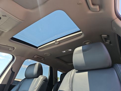 Used 2021 Buick Enclave Premium w/ Sun and Sites Package AWD/4WD image 19