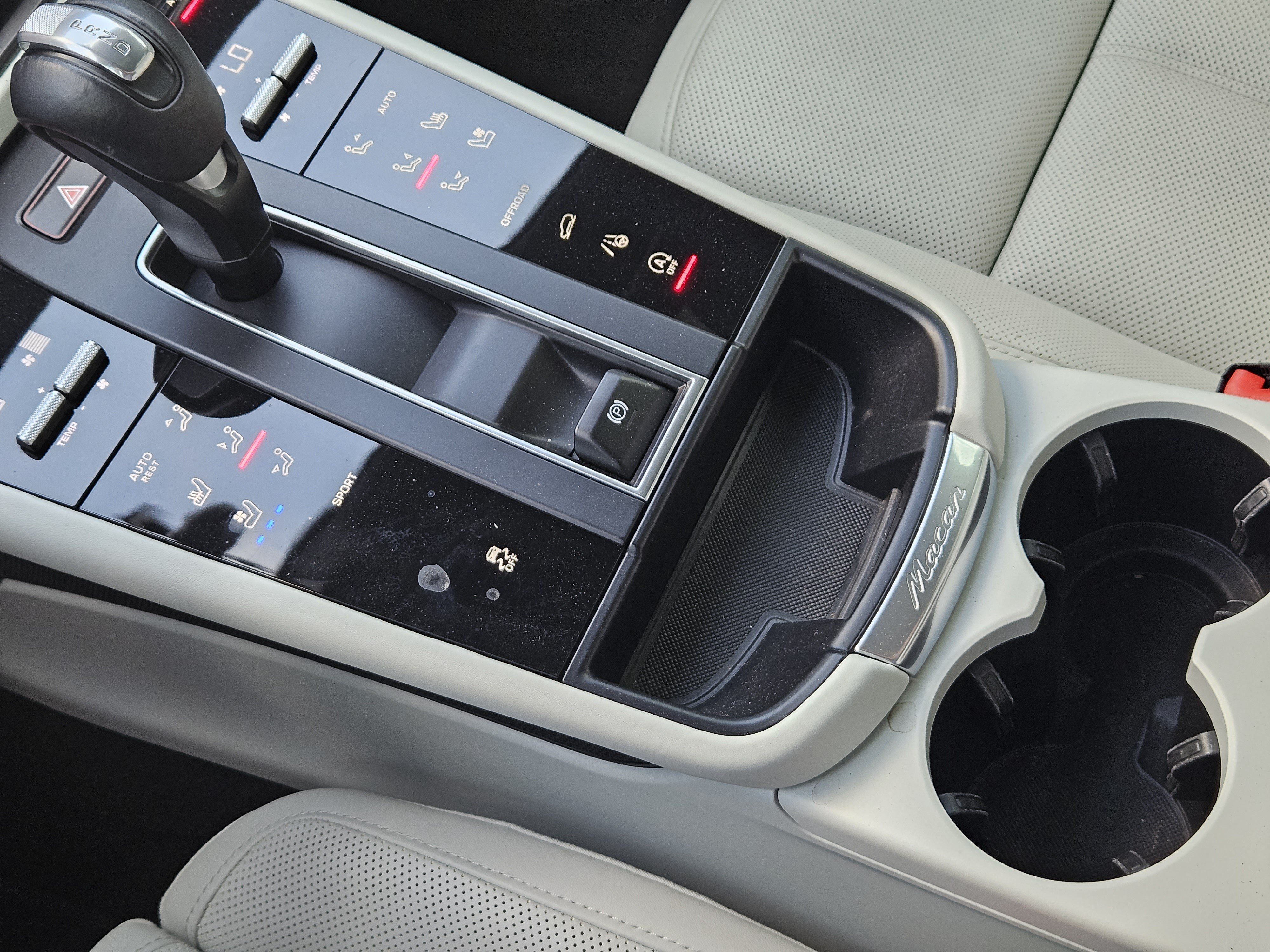 Certified 2023 Porsche Macan AWD/4WD image 20