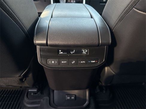 Used 2023 Toyota Highlander XLE image 21