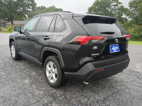 Used 2019 Toyota RAV4 XLE w/ Convenience Package FWD image 5