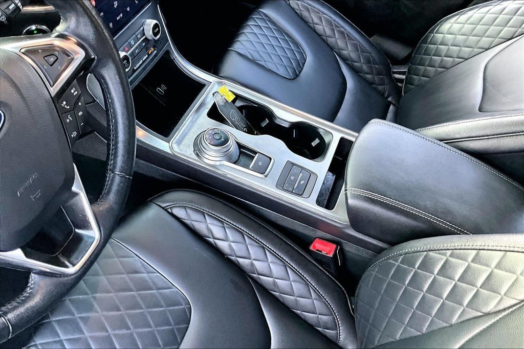 Used 2024 Ford Edge Titanium AWD/4WD image 8