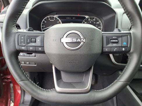 Used 2025 Nissan Rogue SV AWD/4WD image 12