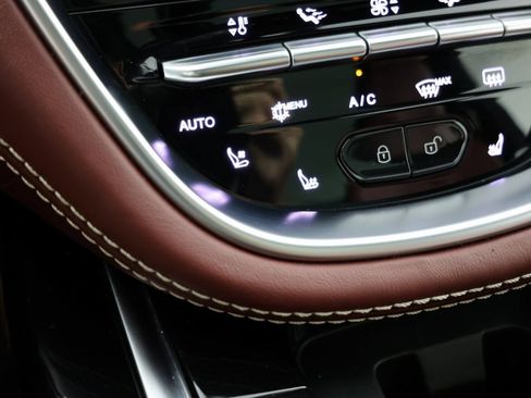 Used 2021 Aston Martin DBX image 9