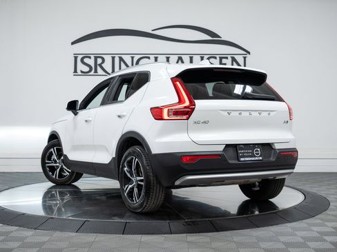 Certified 2025 Volvo XC40 B5 Core image 28