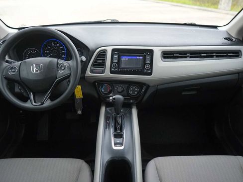 Used 2016 Honda HR-V LX image 10