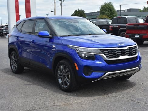 Used 2023 Kia Seltos LX AWD/4WD image 3