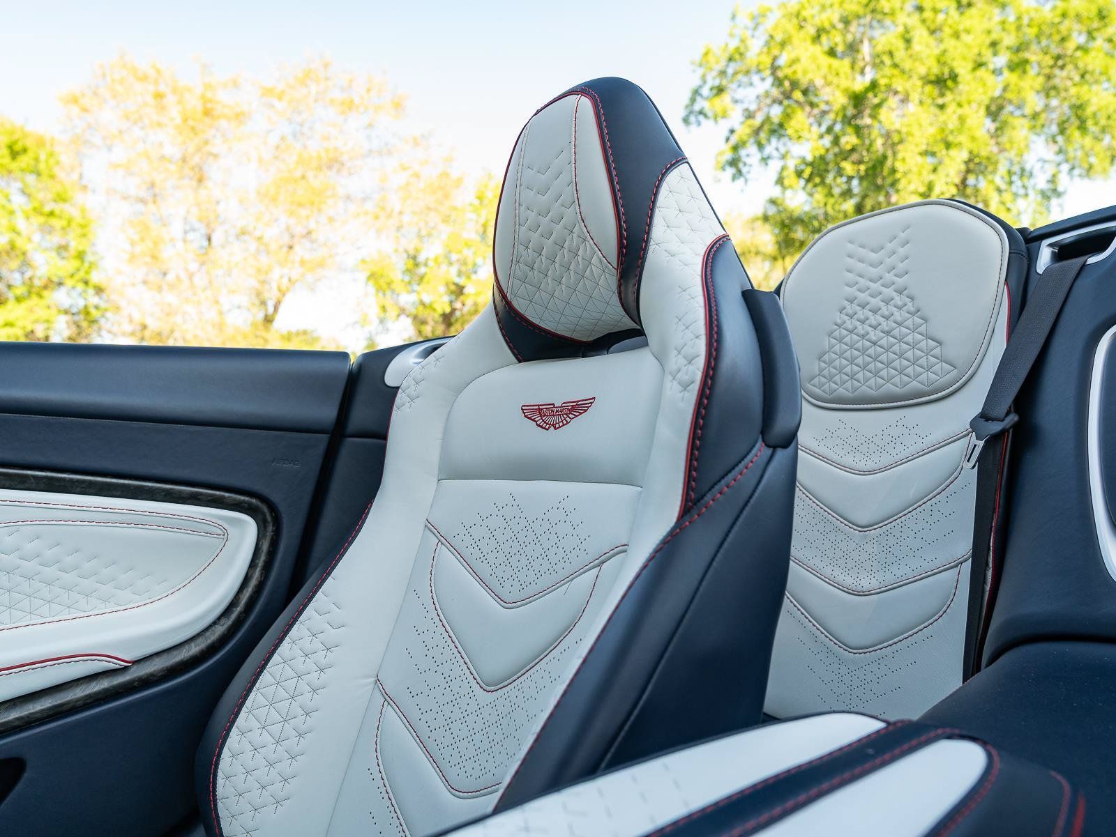 Used 2022 Aston Martin DBS Superleggera Volante RWD image 17