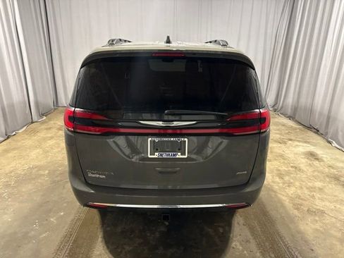 Used 2022 Chrysler Pacifica Touring-L w/ Uconnect Theater Family Group AWD/4WD image 32