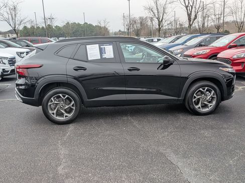 Certified 2025 Chevrolet Trax LT w/ LT Convenience Package image 10