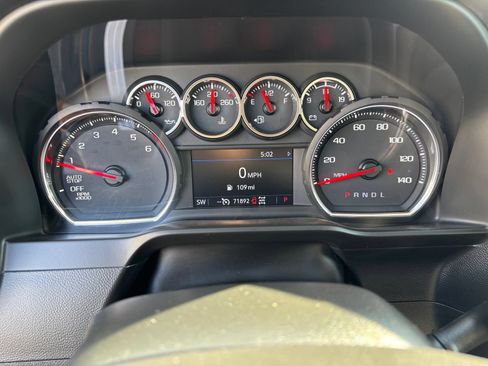 Used 2020 Chevrolet Silverado 1500 LT Trail Boss w/ Midnight Edition AWD/4WD image 11