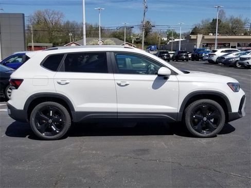 New 2025 Volkswagen Taos SEL image 2