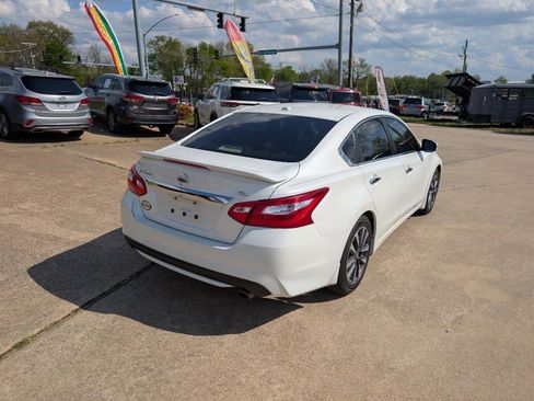 Used 2016 Nissan Altima 2.5 SL w/ Moonroof Package image 5
