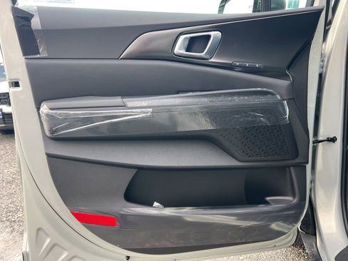 New 2026 Kia Carnival SX w/ SX Dark Edition Package FWD image 8