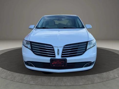Used 2019 Lincoln MKT AWD image 2