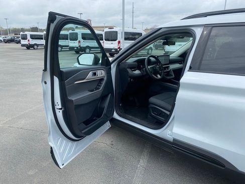 New 2026 Ford Explorer Active RWD image 10