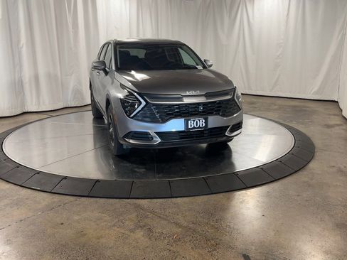 Certified 2025 Kia Sportage LX image 3