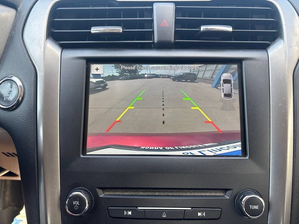 Used 2017 Ford Fusion SE w/ Fusion SE Technology Package FWD image 20