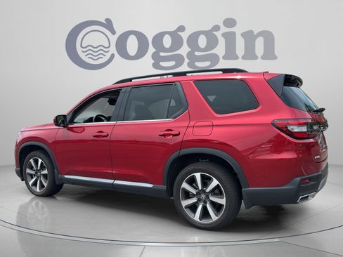 Certified 2025 Honda Pilot Elite image 3