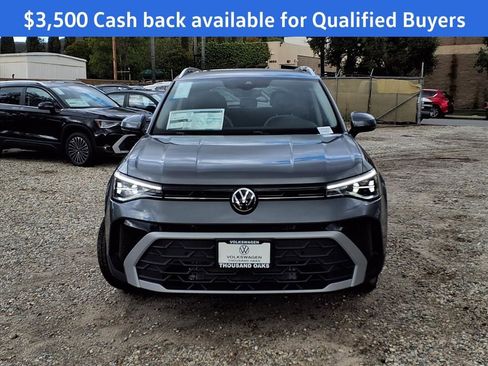 New 2025 Volkswagen Taos SE image 2