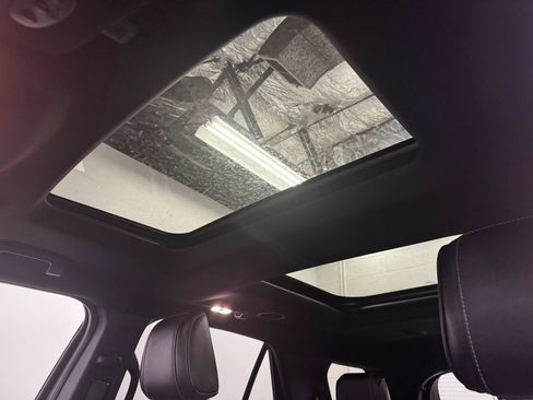 Used 2018 Ford Explorer Platinum AWD/4WD image 12