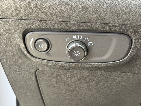 Used 2025 Buick Encore GX Preferred image 26