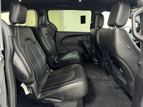Used 2025 Chrysler Pacifica Select FWD image 21