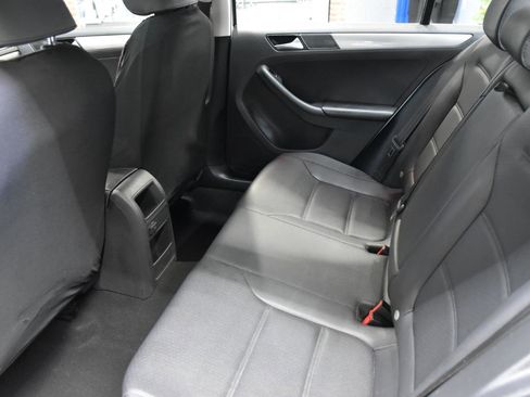 Used 2017 Volkswagen Jetta SE image 33