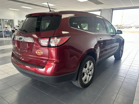 Used 2017 Chevrolet Traverse LT w/ Style and Technology Package FWD image 7
