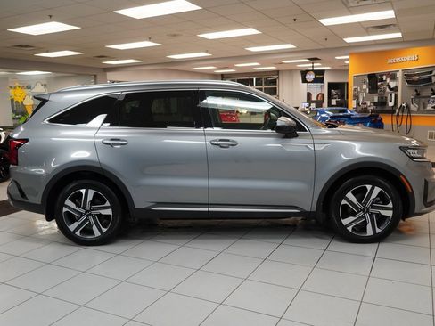 Used 2023 Kia Sorento EX image 13