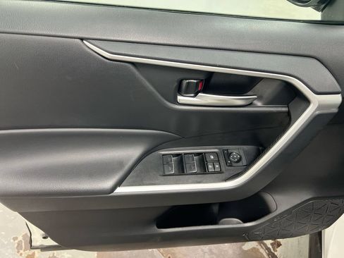 Used 2025 Toyota RAV4 XLE FWD image 21