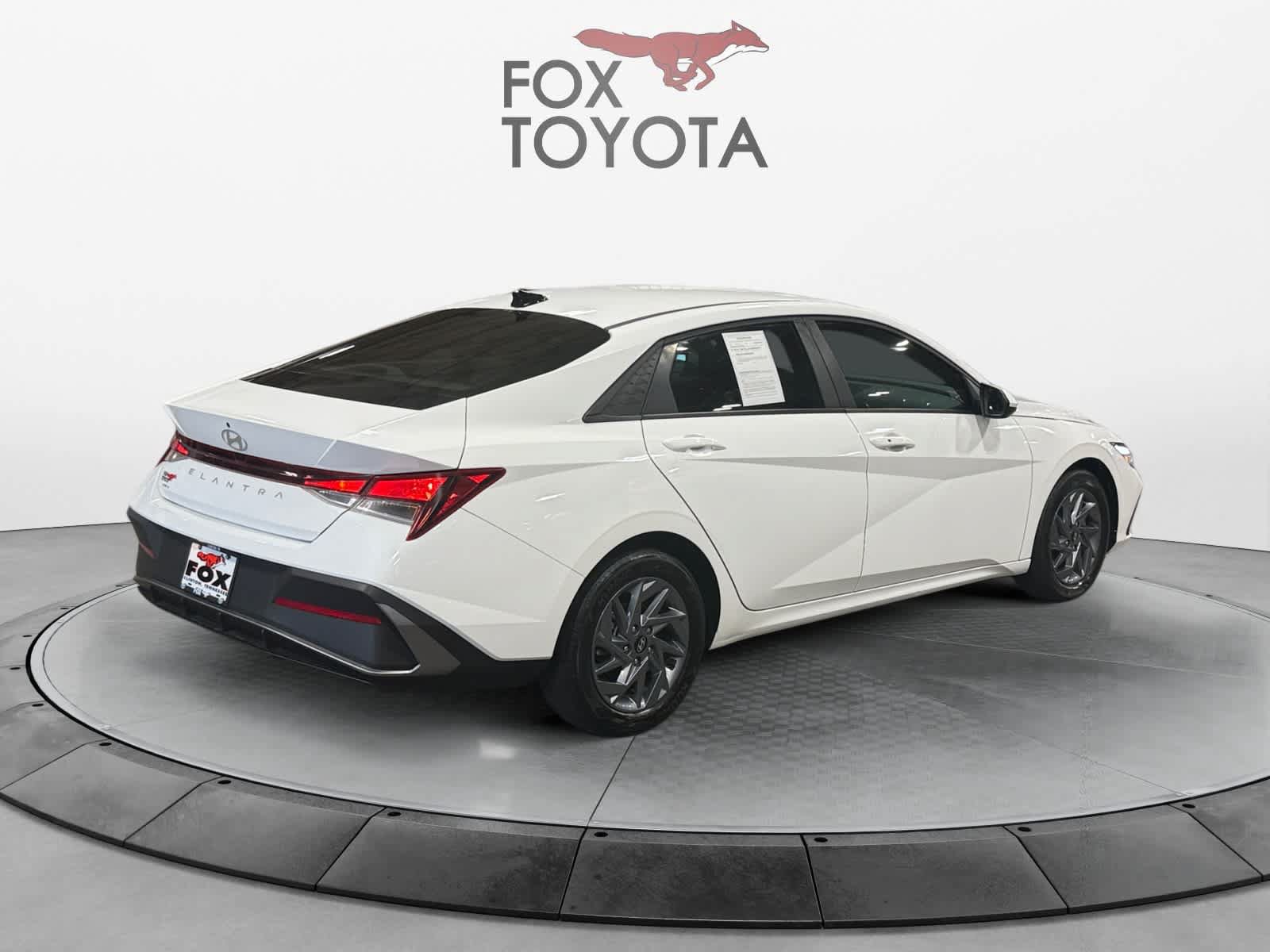 Used 2024 Hyundai Elantra SEL FWD image 6