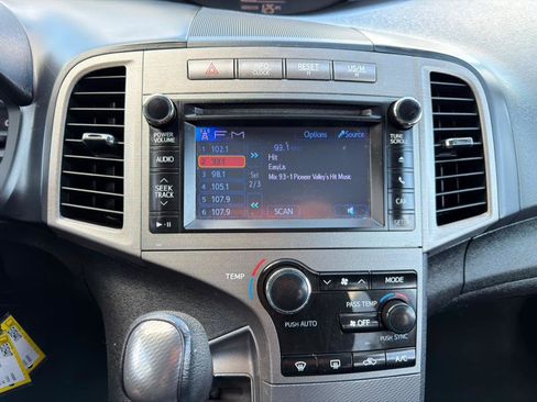 Used 2014 Toyota Venza LE image 19