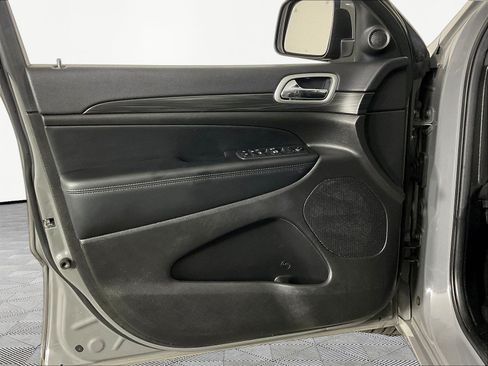 Used 2019 Jeep Grand Cherokee Altitude AWD/4WD image 20