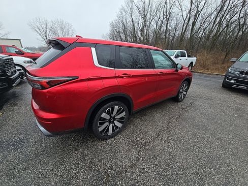 Used 2025 Mitsubishi Outlander SE image 8