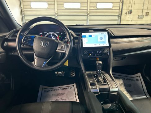 Used 2017 Honda Civic Sport image 4