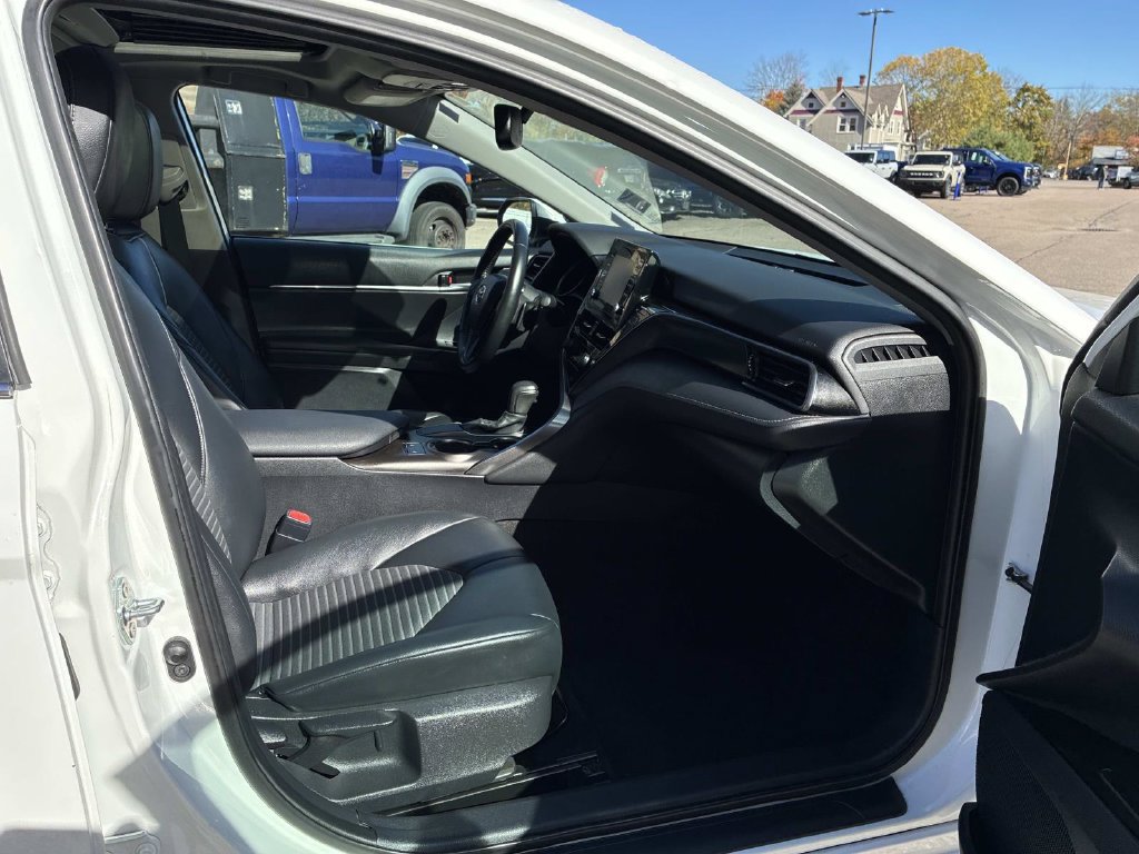 Used 2021 Toyota Camry SE w/ Cold Weather Package FWD image 9