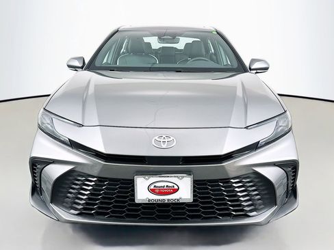 Used 2025 Toyota Camry SE image 2