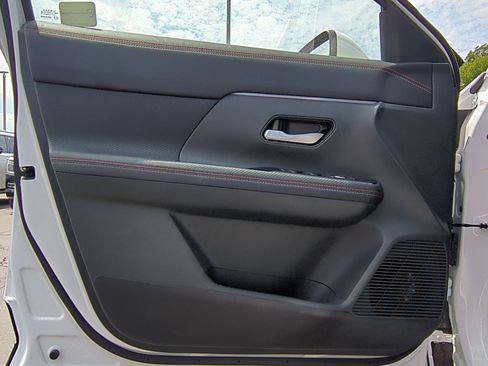 New 2025 Nissan Kicks SR w/ Illumination Package image 10