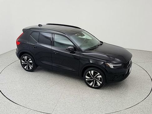 Certified 2025 Volvo XC40 B5 Plus AWD/4WD image 15