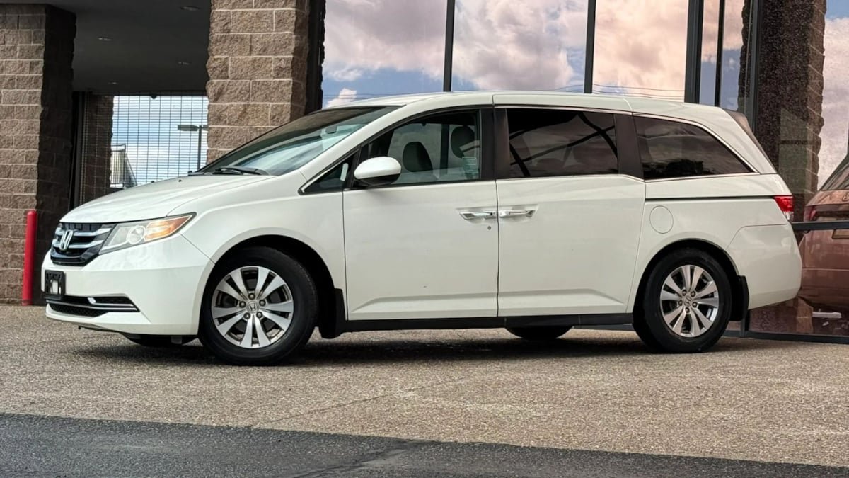 Used 2016 Honda Odyssey EX image 3