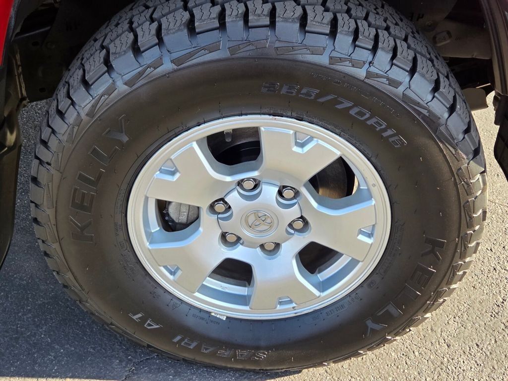 Used 2015 Toyota Tacoma PreRunner w/ TRD Off-Road Package RWD image 9