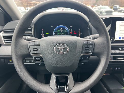 Used 2025 Toyota Camry LE image 29