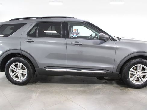 Used 2022 Ford Explorer XLT w/ Equipment Group 202A image 11