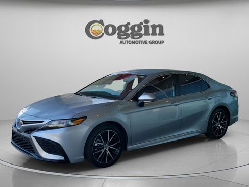 Certified 2023 Toyota Camry SE image 1