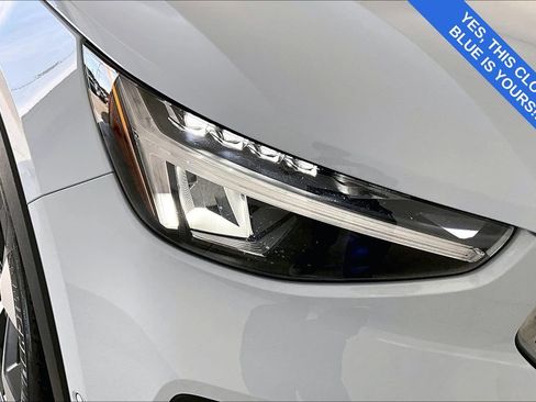 Certified 2025 Volvo XC40 B5 Plus image 38