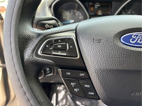 Used 2017 Ford Focus SE FWD image 19