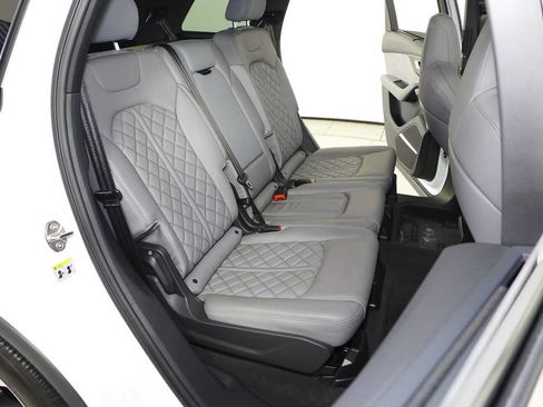 Used 2022 Audi SQ7 Premium Plus w/ SQ7 Executive Package AWD/4WD image 21